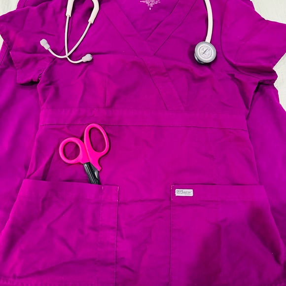Grey's Anatomy Magenta Scrubs Set - Picture 2 of 9